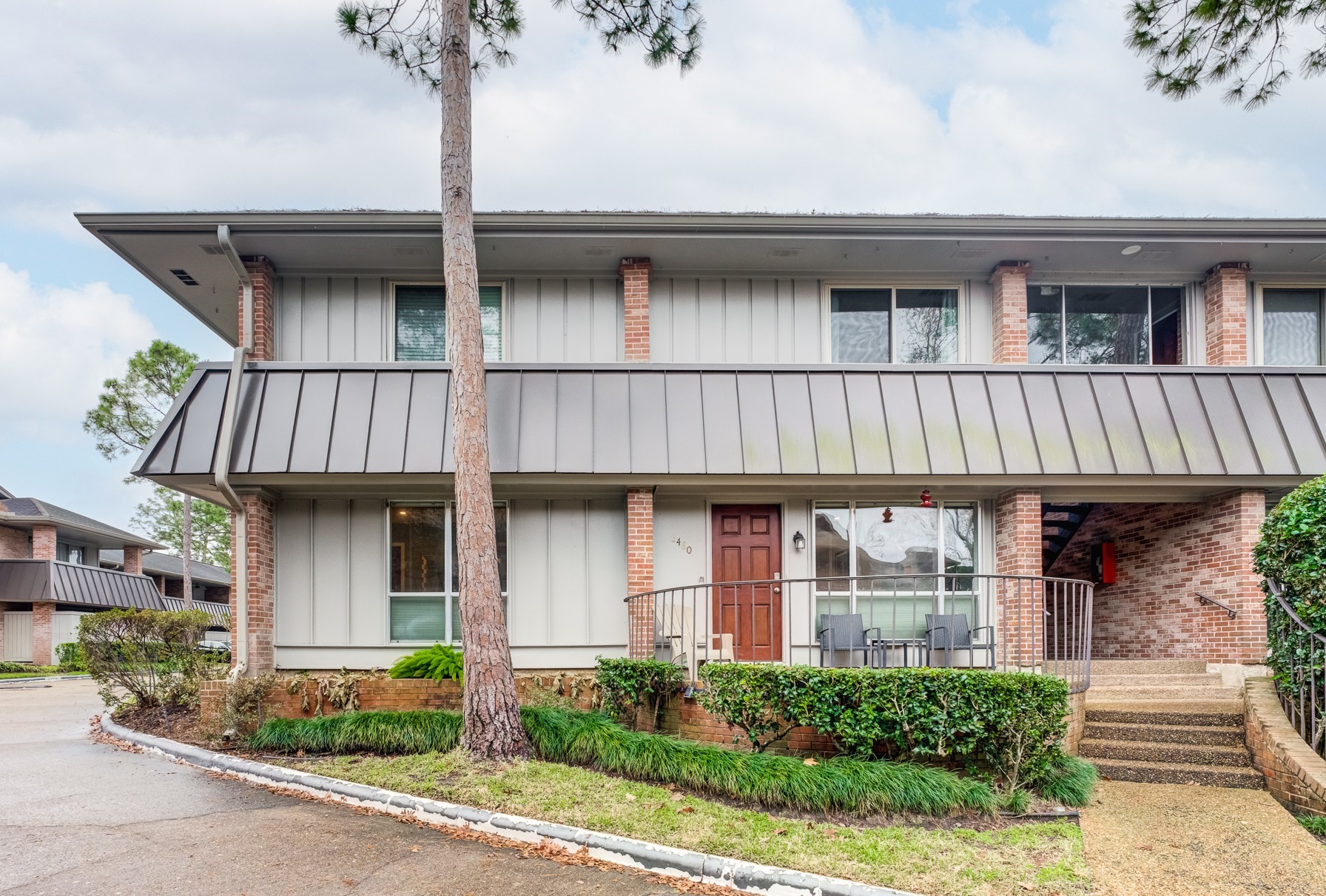 6480 Bayou Glen Road Houston, TX 77057 - Photo 13 of 17 Front Entrance