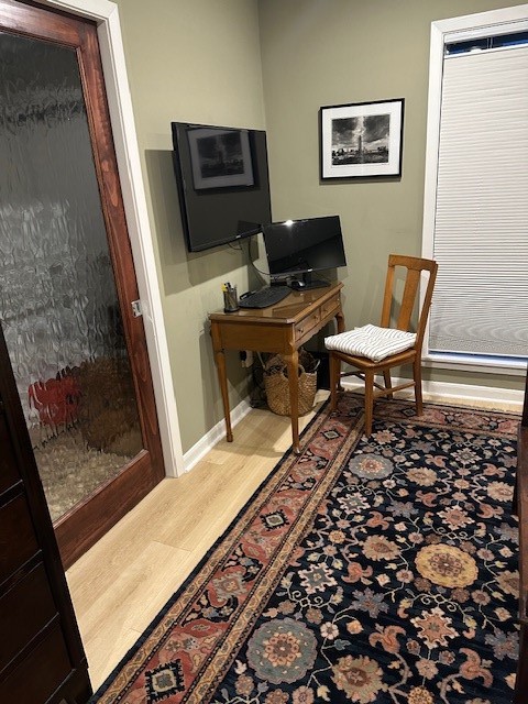 6480 Bayou Glen Road Houston, TX 77057 - Photo 5 of 17 Desk and TV in bedroom
