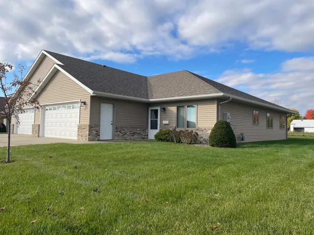 $279,900 | 109 Brittany Way Southeast, Grand Meadow, MN 55936