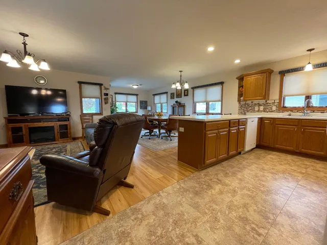 $279,900 | 109 Brittany Way Southeast, Grand Meadow, MN 55936