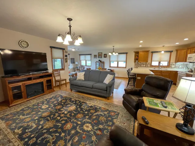 $279,900 | 109 Brittany Way Southeast, Grand Meadow, MN 55936