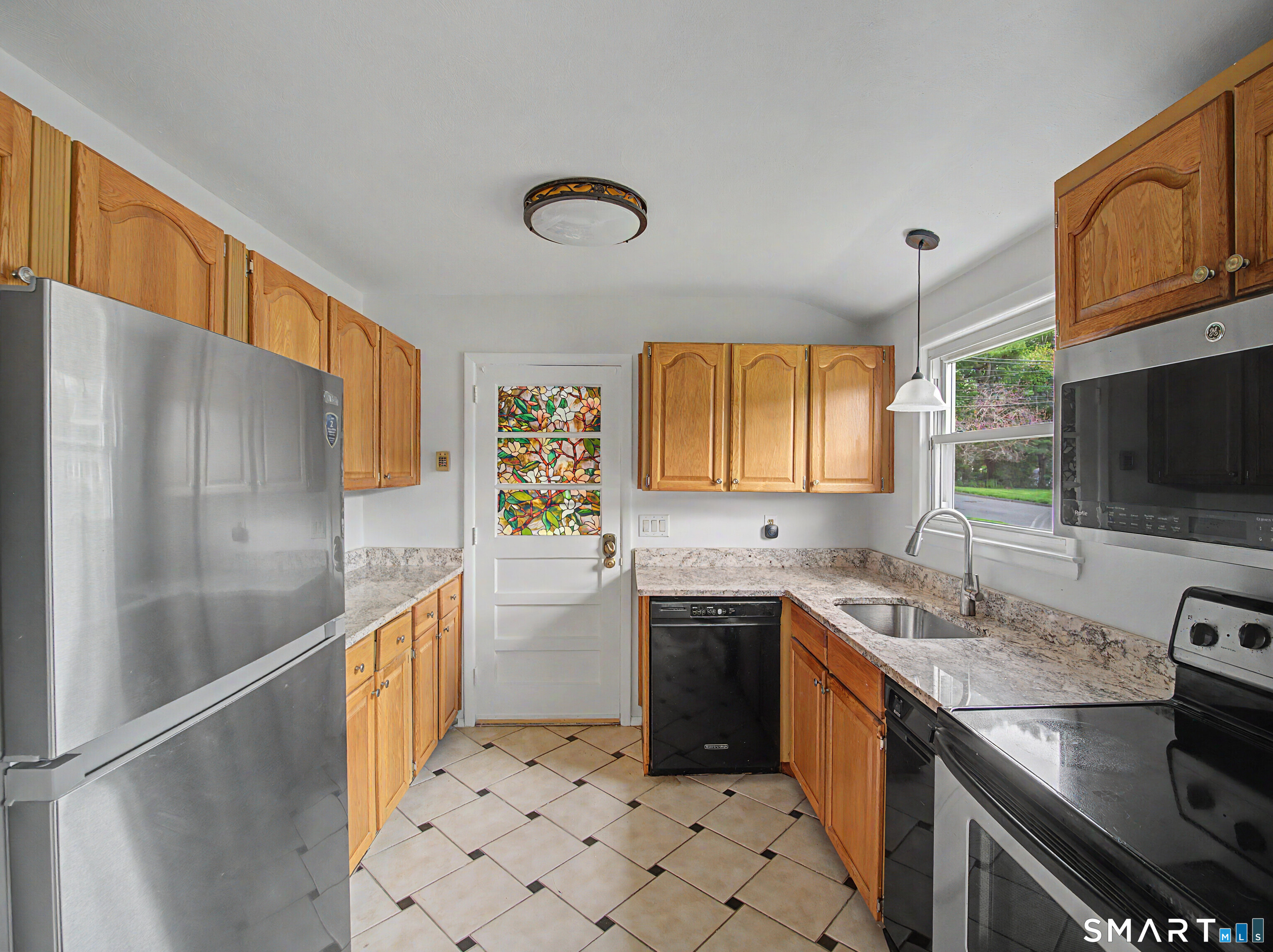 23 Raymond Road South Windsor, CT 06074 - Photo 7 of 37