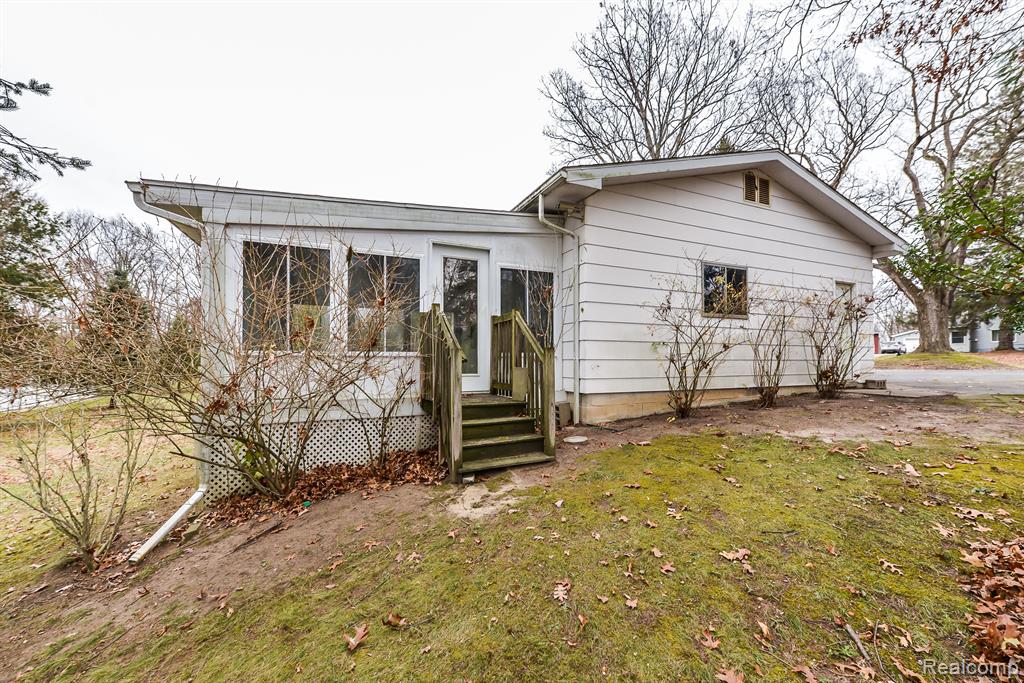 9777 Dexter-Pinckney Road Pinckney, MI 48169 - Photo 8 of 51