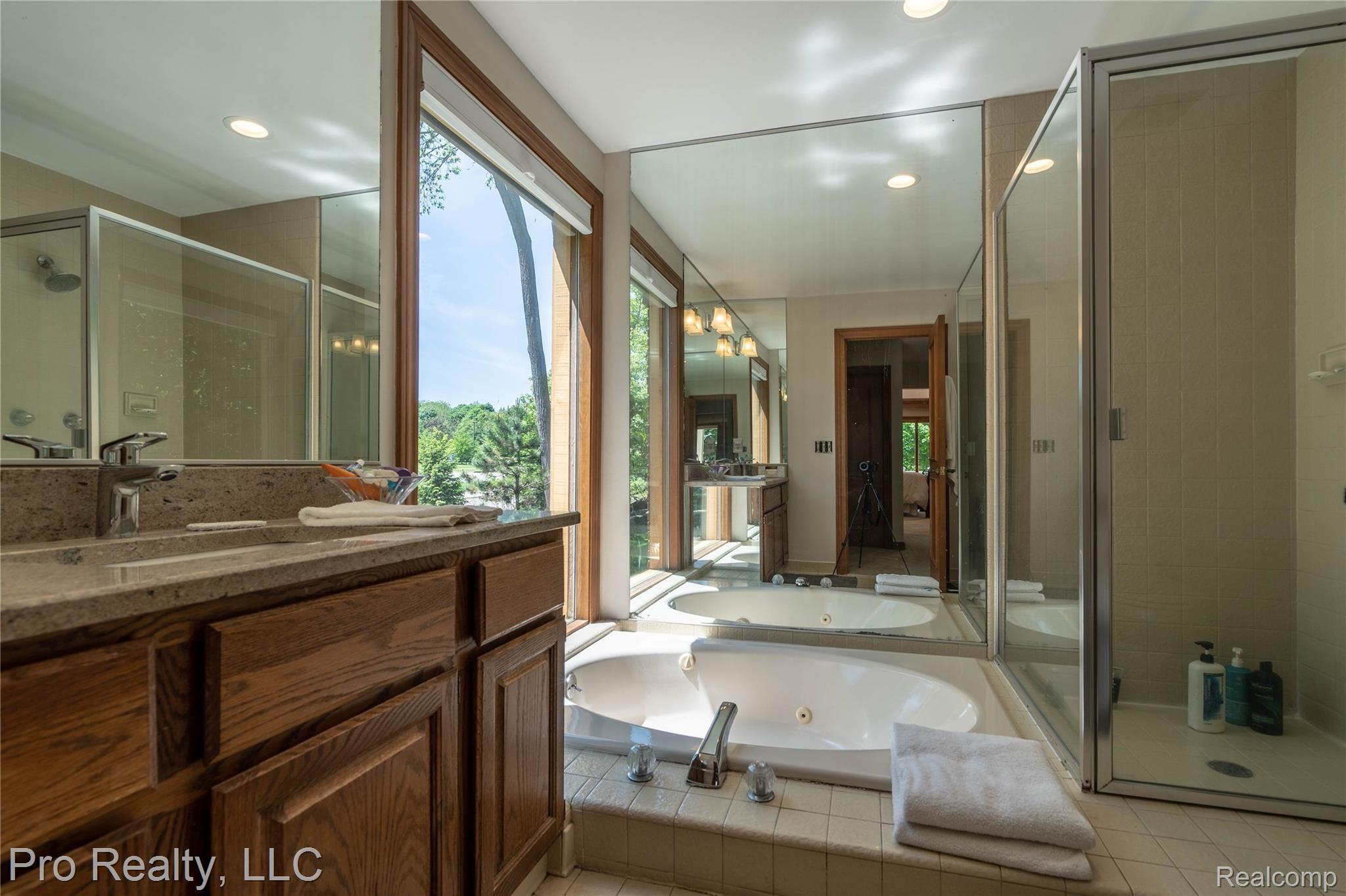 10 Chalmers Drive Rochester, MI 48309 - Photo 20 of 36 DSC02642-HDR.jpg