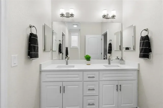 $459,900 | 4790 Northeast 125th Loop, Oxford, FL 34484