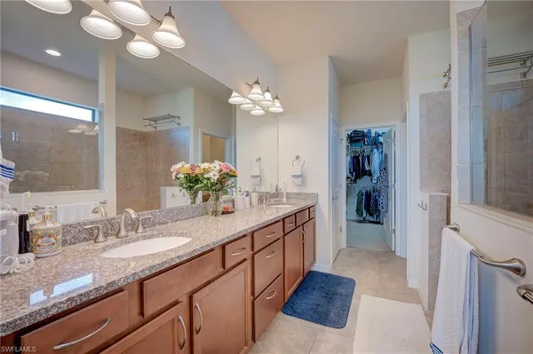 a bathroom with sink and a mirror