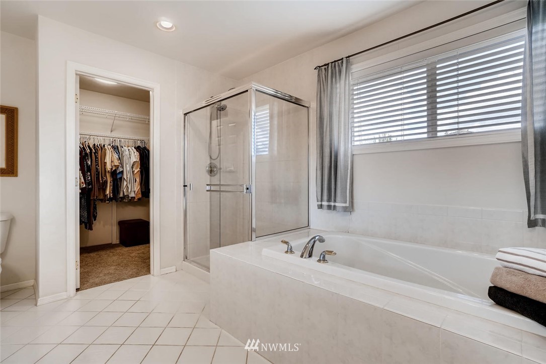 1402 241st Street Southeast Bothell, WA 98021 - Photo 15 of 24