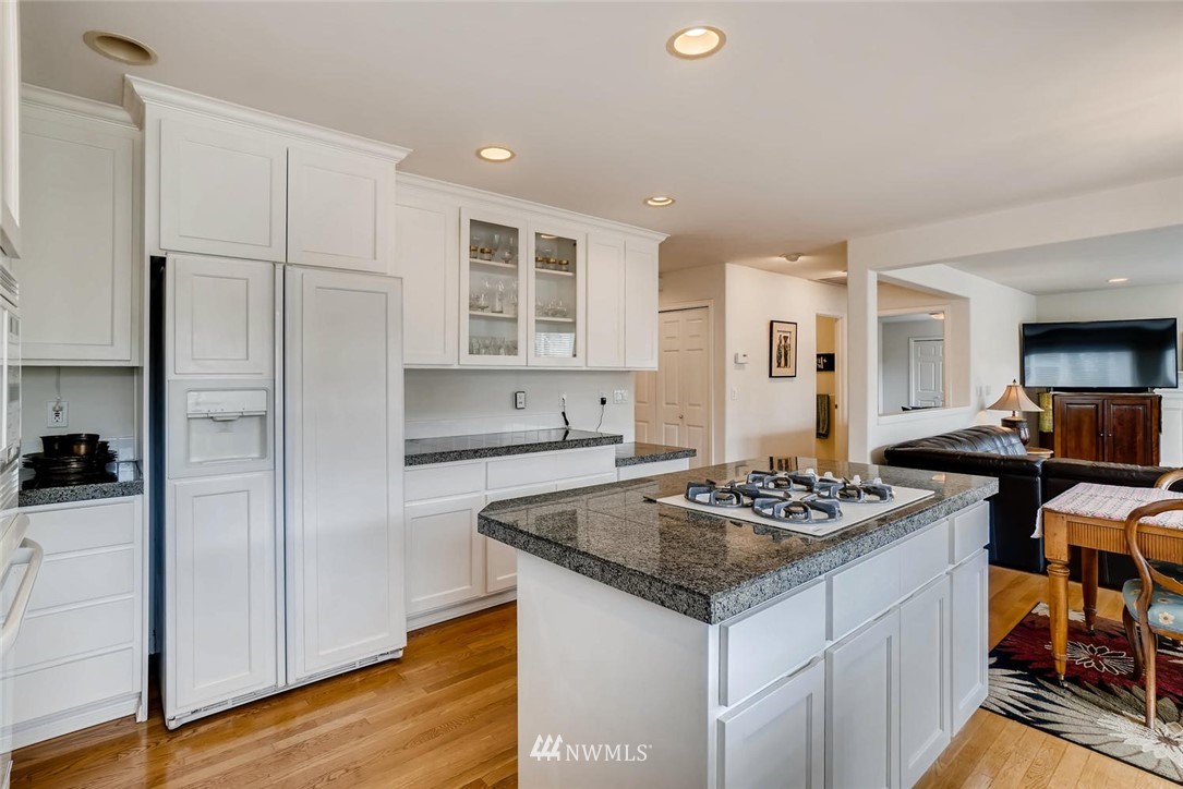 1402 241st Street Southeast Bothell, WA 98021 - Photo 7 of 24