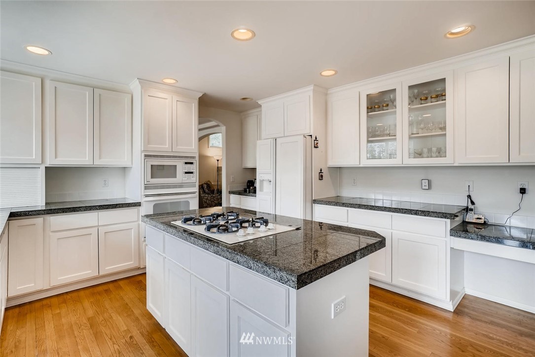 1402 241st Street Southeast Bothell, WA 98021 - Photo 8 of 24