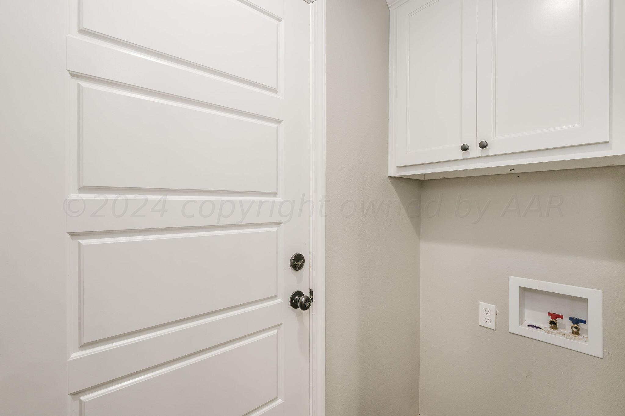 13987 Periwinkle Drive, Unit 1 Amarillo, TX 79119 - Photo 18 of 20 a bathroom with a bathtub