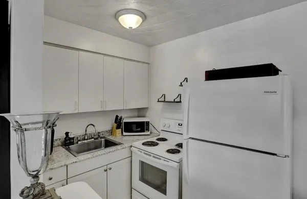 $1,625 | 820 Northeast 16th Avenue, Unit 8, Fort Lauderdale, FL 33304
