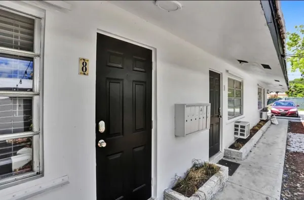 $1,625 | 820 Northeast 16th Avenue, Unit 8, Fort Lauderdale, FL 33304