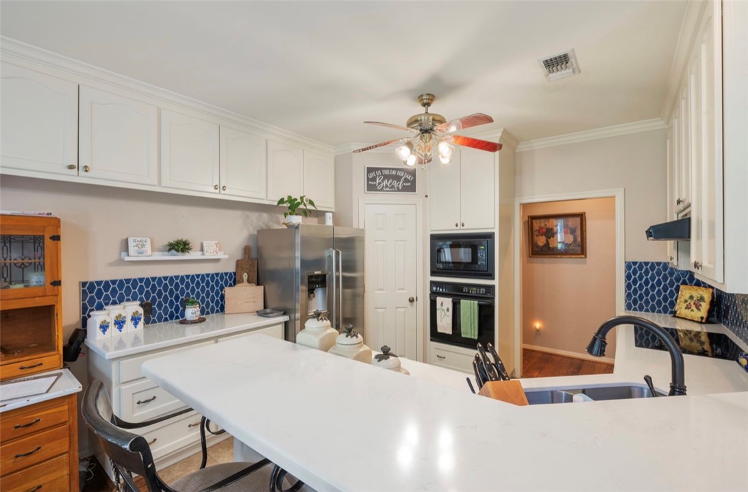 1400 Gun And Rod Road Brenham, TX 77833 - Photo 7 of 23 a living room with furniture and flat screen tv