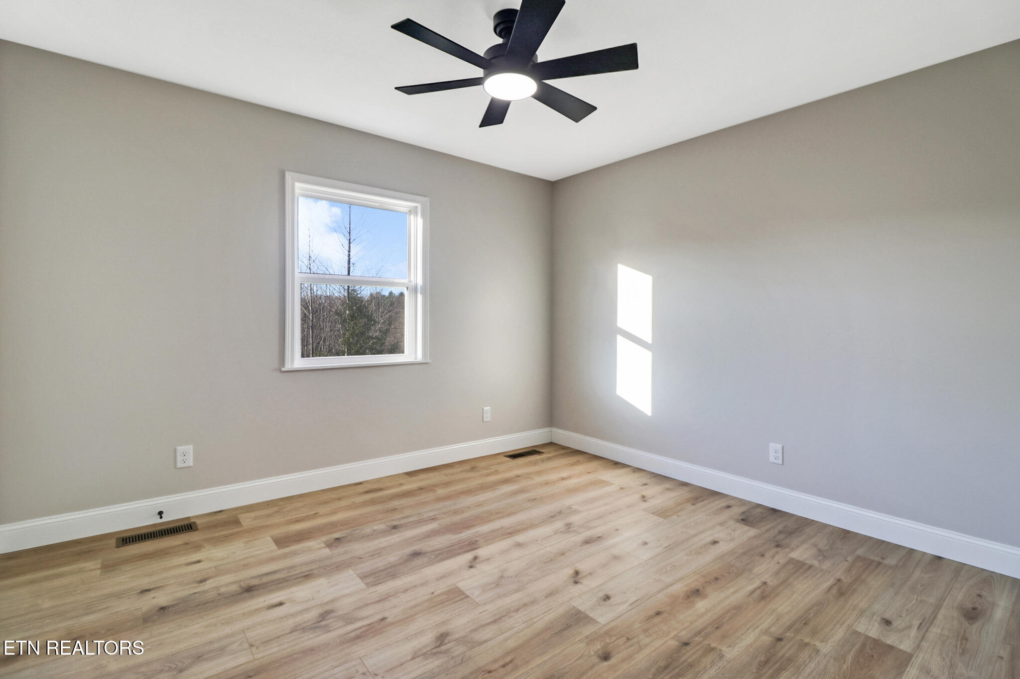 167 Pine Creek Road Oneida, TN 37841 - Photo 32 of 39 if1a7800-if1a7804