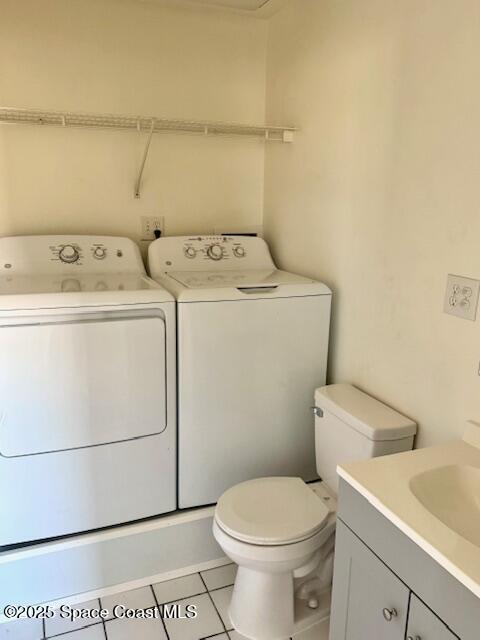 4304 London Town Road, Unit B205 Titusville, FL 32796 - Photo 6 of 8 a utility room with dryer and washer