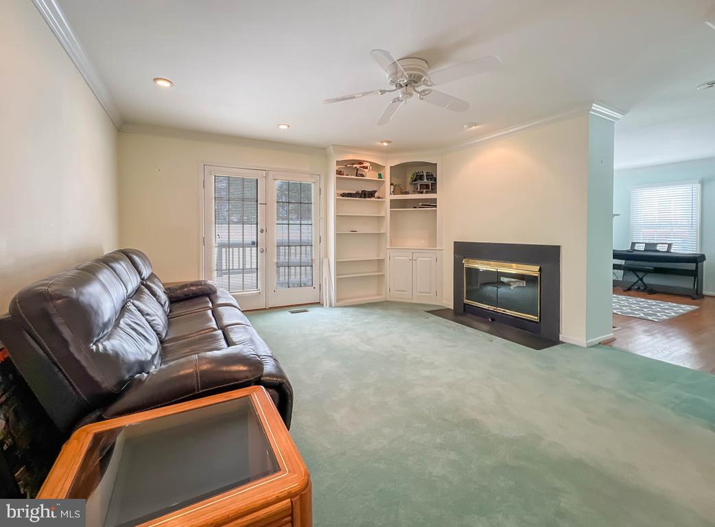 312 Edinburgh Road Chadds Ford, PA 19317 - Photo 11 of 41 Living room, just off the kitchen!