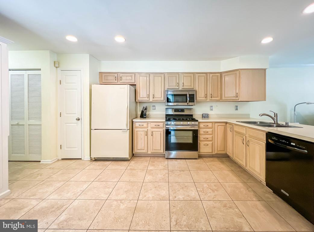 312 Edinburgh Road Chadds Ford, PA 19317 - Photo 12 of 41 spacious kitchen with abundant storage space