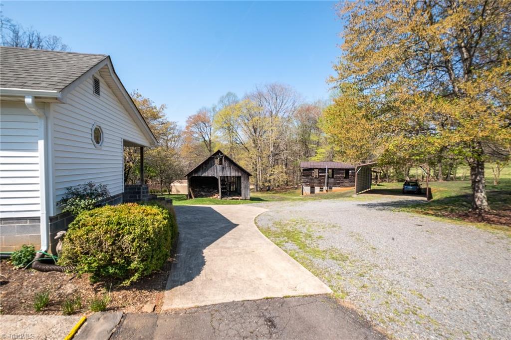 375 Johnson Ridge Road Elkin, NC 28621 - Photo 8 of 45 Gallery Image 8
