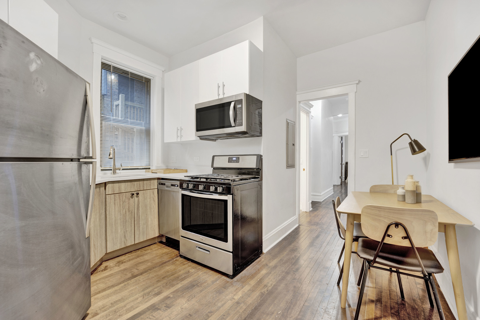 1004 West Dakin Street, Unit 3 Chicago, IL 60613 - Photo 3 of 11