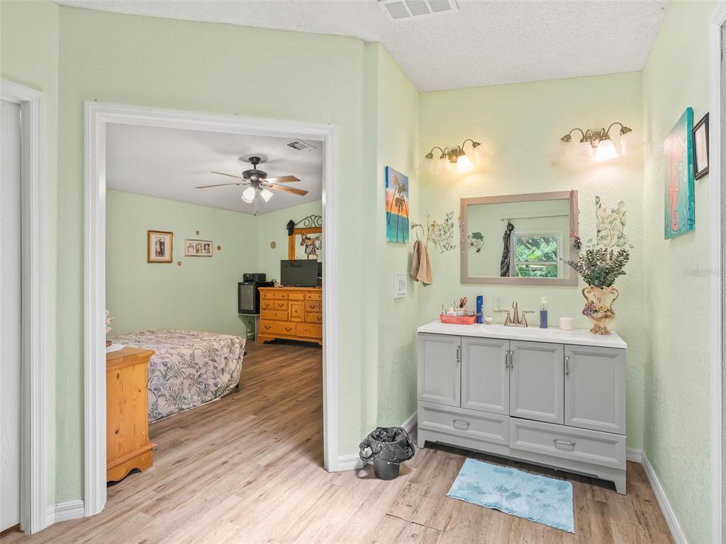 17090 Southeast 173rd Terrace Road Weirsdale, FL 32195 - Photo 19 of 54 a view of living room