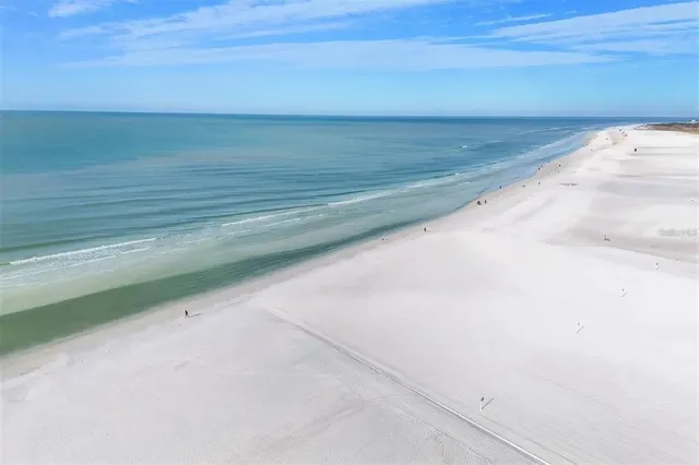 a picture of outdoor space with seating area