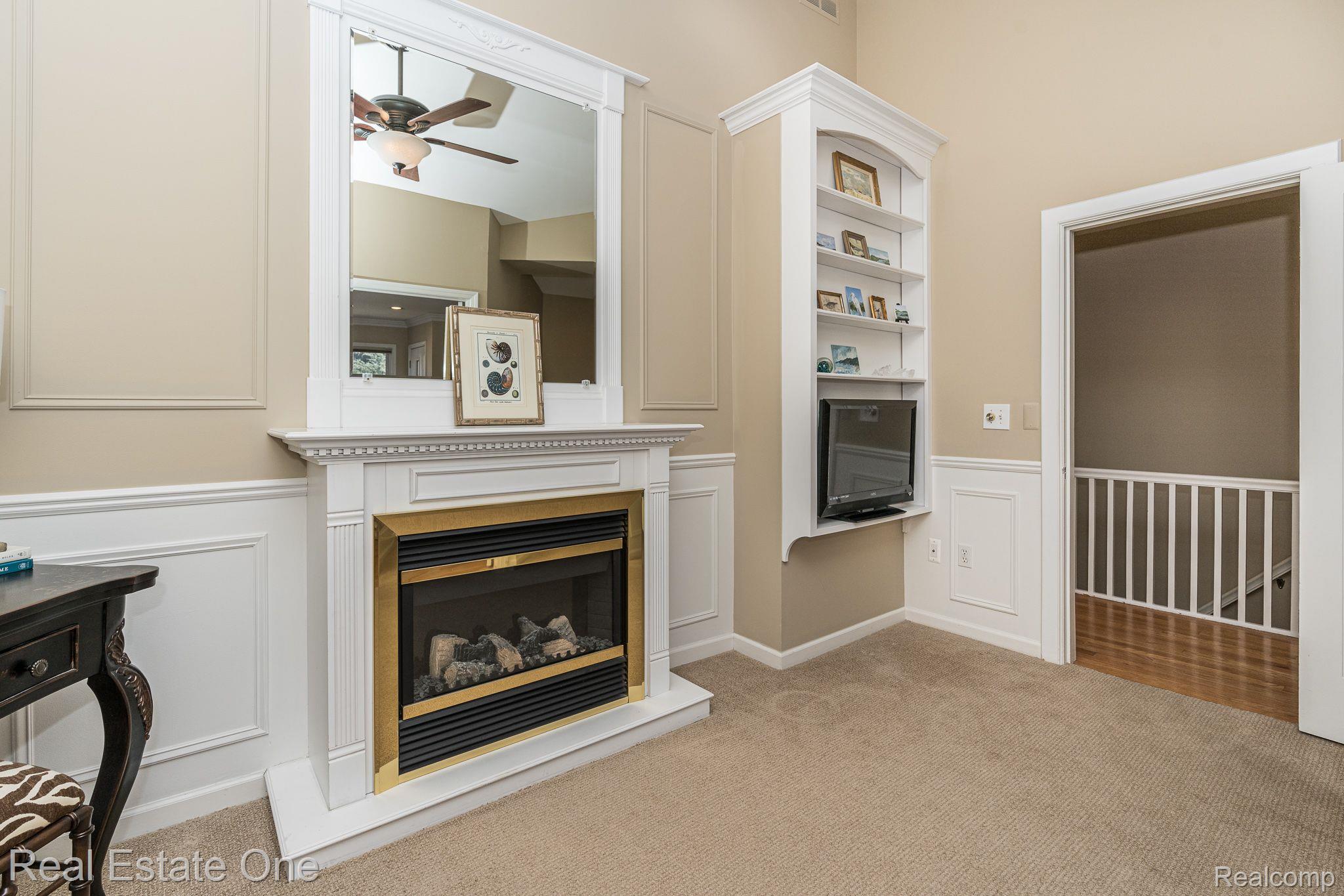 325 Wesley Street Rochester, MI 48307 - Photo 14 of 32 Primary bedroom sitting area