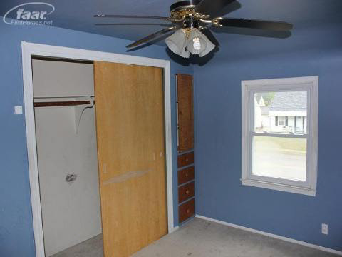 3219 Miller Road Flint, MI 48503 - Photo 9 of 25 20131620-8.JPG