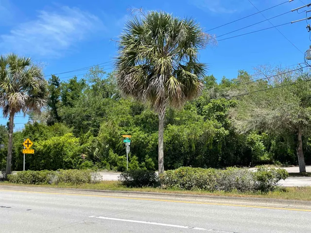 a view of a yard and basketball court