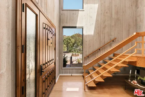 $3,950,000 | 231 Loma Metisse Road, Malibu, CA 90265