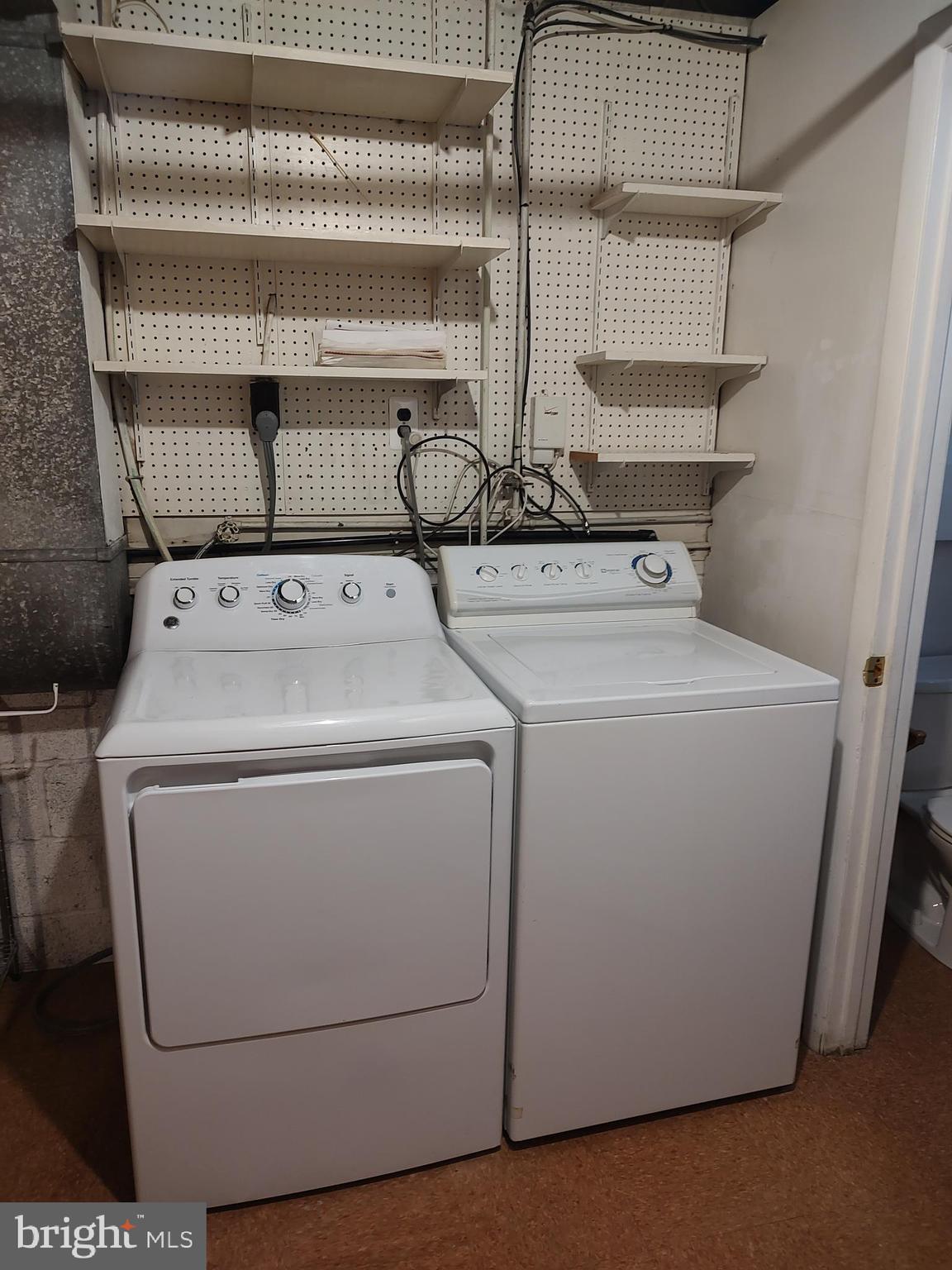 603 Perth Place Silver Spring, MD 20901 - Photo 11 of 16 a utility room with dryer and washer