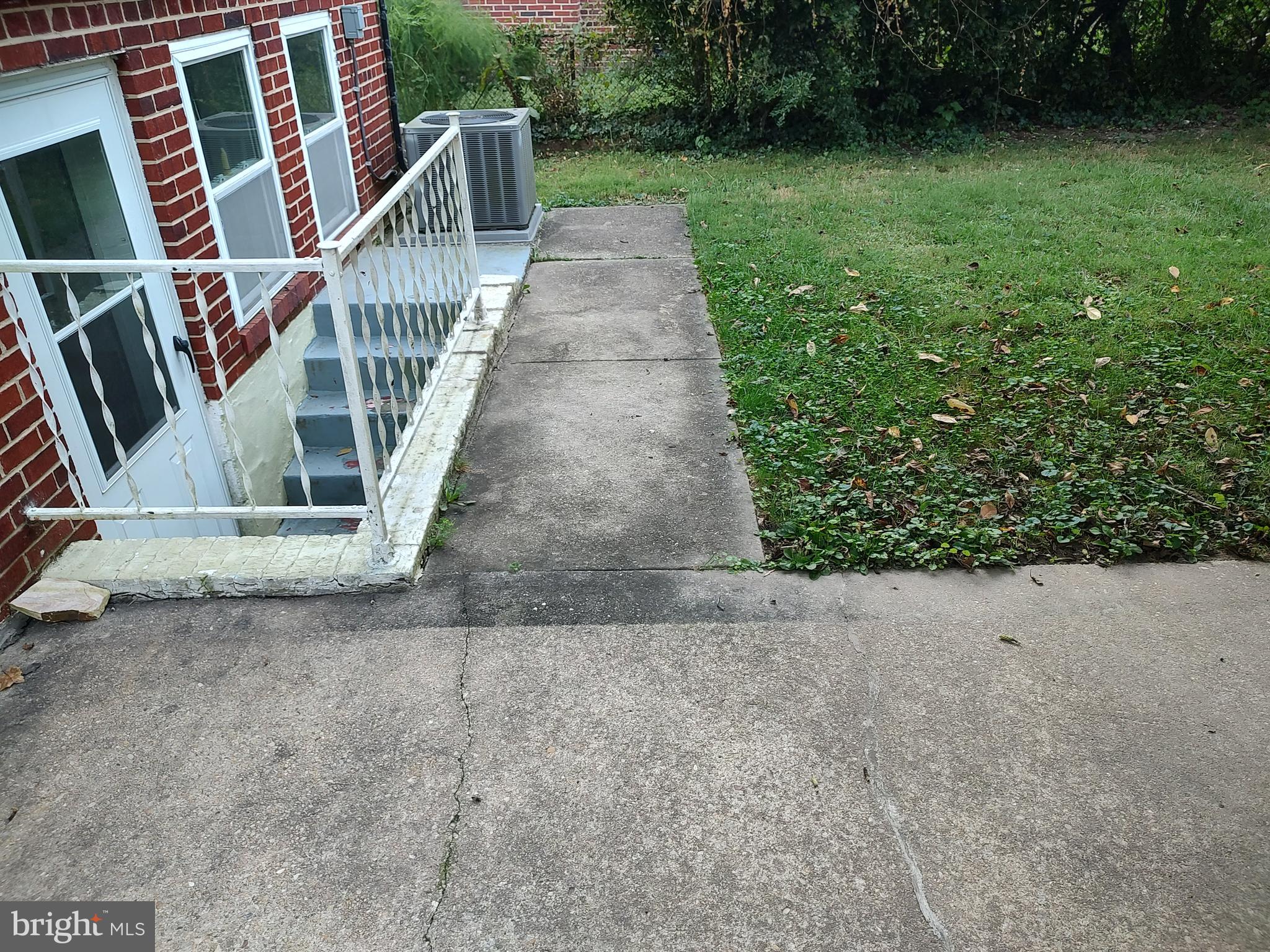603 Perth Place Silver Spring, MD 20901 - Photo 14 of 16 a view of outdoor space and deck