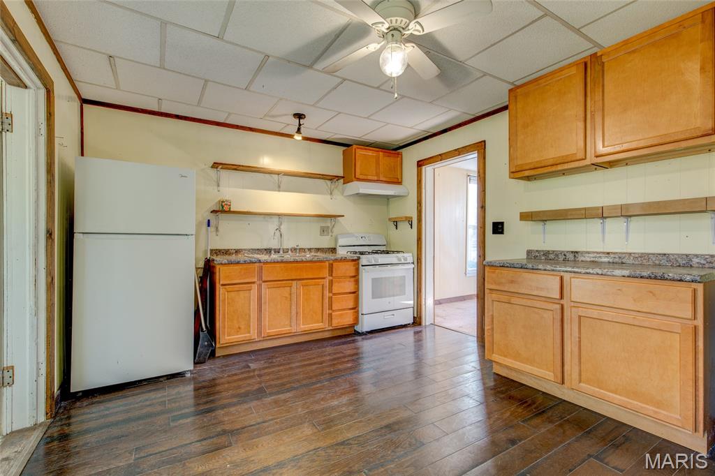 1008 Locust Carrollton, IL 62016 - Photo 14 of 31