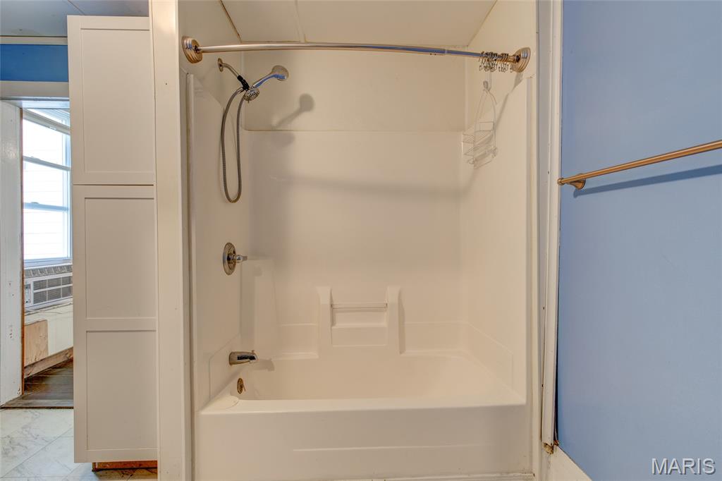 1008 Locust Carrollton, IL 62016 - Photo 19 of 31