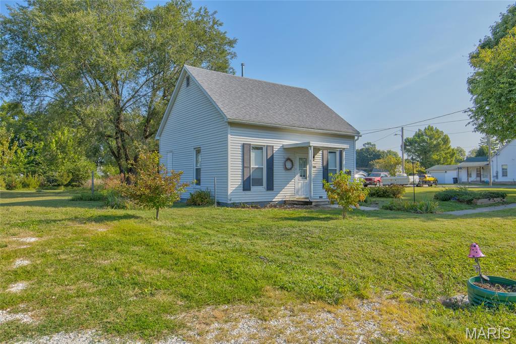 1008 Locust Carrollton, IL 62016 - Photo 4 of 31