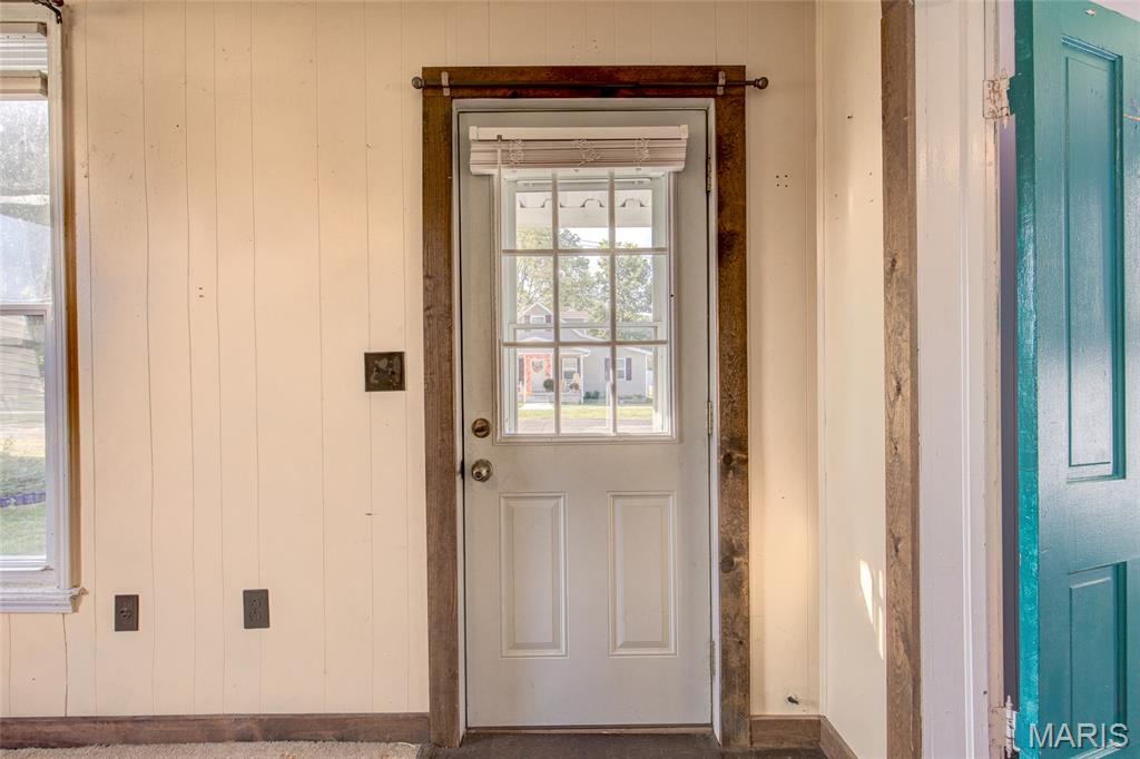 1008 Locust Carrollton, IL 62016 - Photo 7 of 31