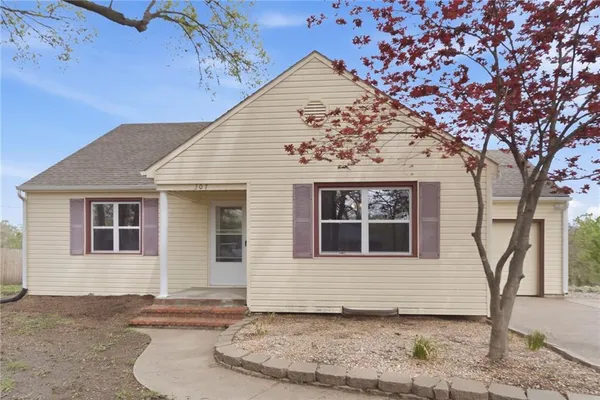 $230,000 | 307 East Orchard Street, Odessa, MO 64076