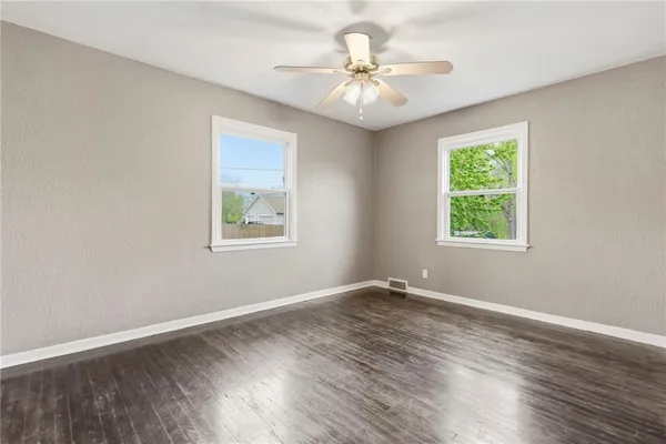 $230,000 | 307 East Orchard Street, Odessa, MO 64076