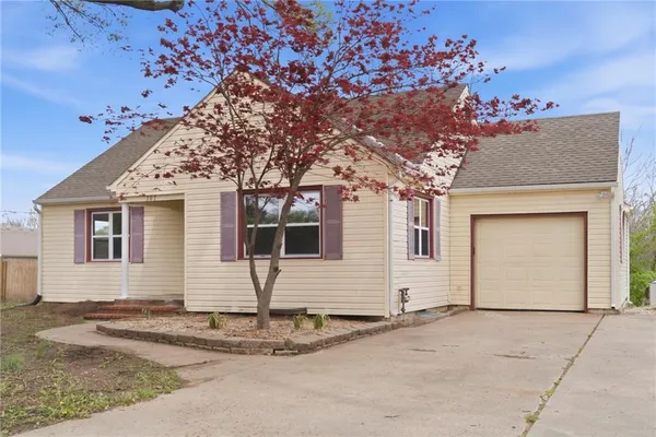 $230,000 | 307 East Orchard Street, Odessa, MO 64076