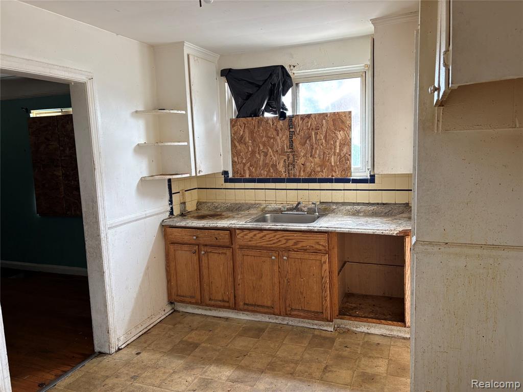 11316 College Street Detroit, MI 48205 - Photo 2 of 10