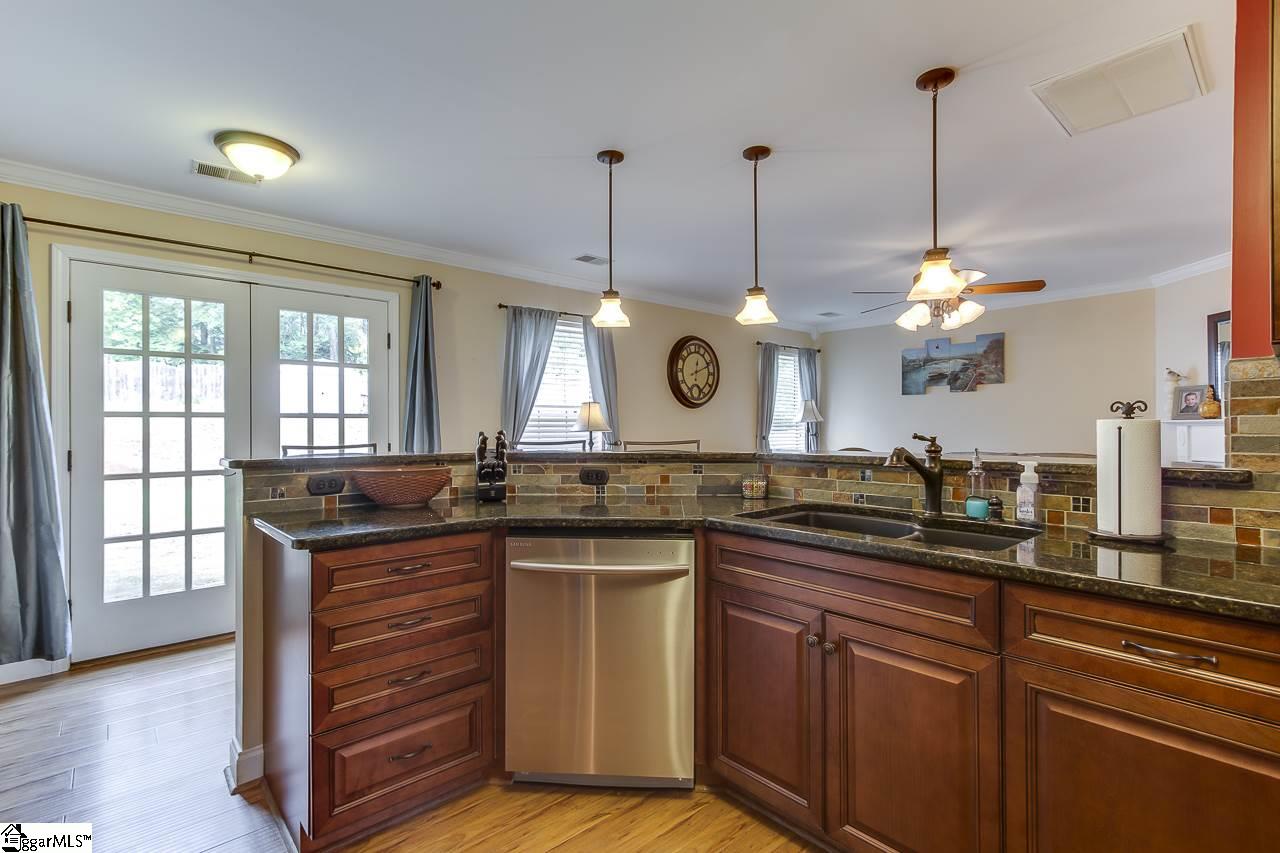 12 Hawkesbury Road Simpsonville, SC 29681 - Photo 16 of 36 Gallery Image 16