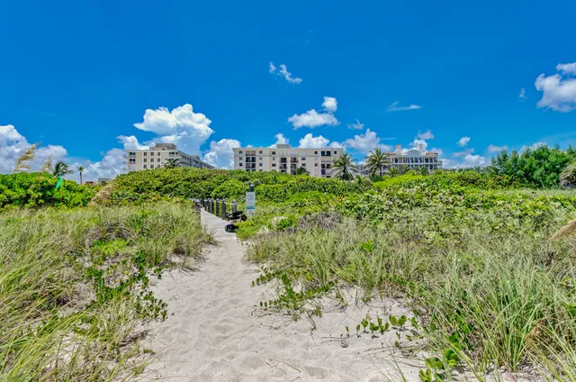 $3,250 | 145 South Ocean Avenue, Unit 214, Palm Beach Shores, FL 33404