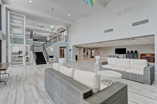 $3,250 | 145 South Ocean Avenue, Unit 214, Palm Beach Shores, FL 33404