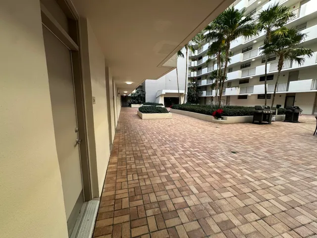 $3,250 | 145 South Ocean Avenue, Unit 214, Palm Beach Shores, FL 33404