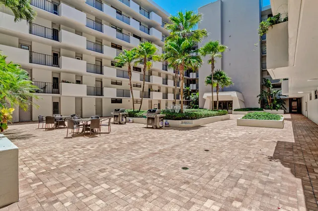 $3,250 | 145 South Ocean Avenue, Unit 214, Palm Beach Shores, FL 33404