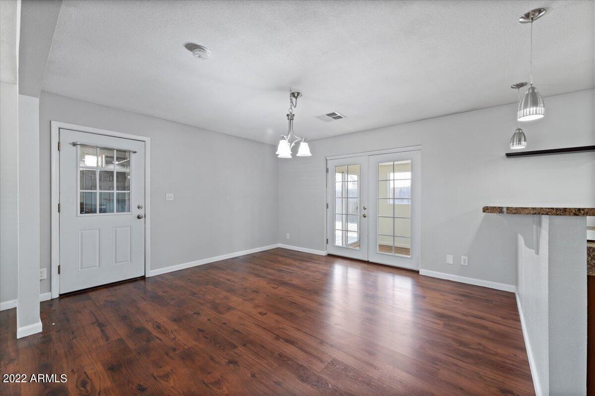 315 North Dobson Road Mesa, AZ 85201 - Photo 4 of 33 04-004