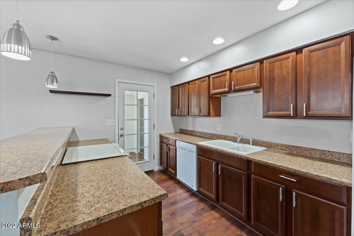 315 North Dobson Road Mesa, AZ 85201 - Photo 9 of 33 09-009