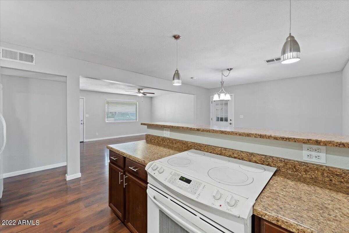 315 North Dobson Road Mesa, AZ 85201 - Photo 10 of 33 10-010