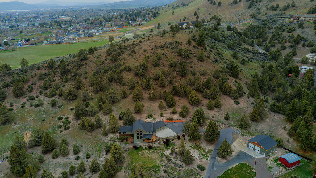 3020 Vale Road Klamath Falls, OR 97603 - Photo 9 of 49 v47