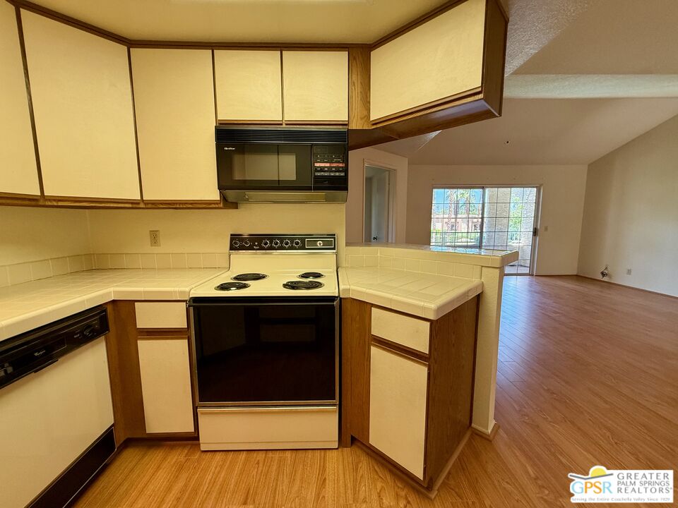 2700 Lawrence Crossley Road, Unit 96 Palm Springs, CA 92264 - Photo 7 of 34