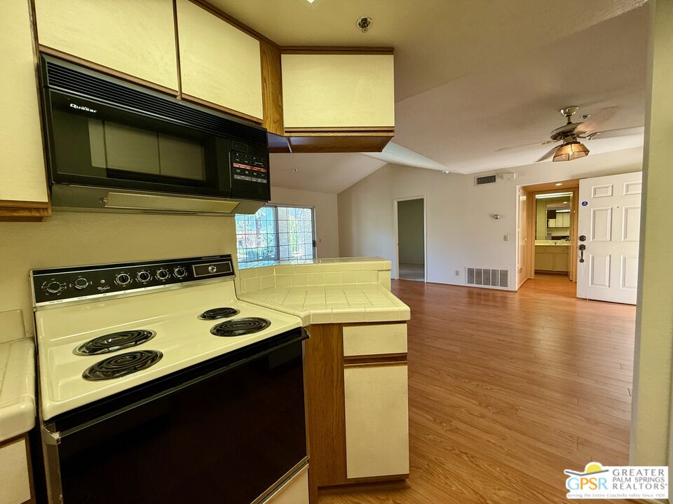 2700 Lawrence Crossley Road, Unit 96 Palm Springs, CA 92264 - Photo 9 of 34